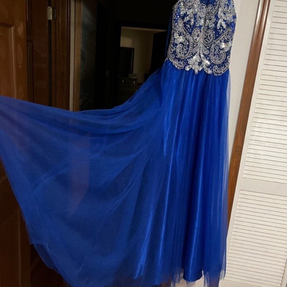 Dave & Johnny Gorgeous Blue Sequined Gown Size 1/2 - Picture 3 of 9